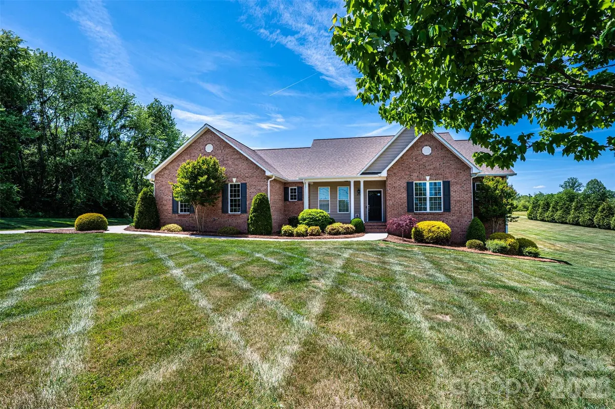 379 Horseshoe Bend RD, Hudson, NC 28638
