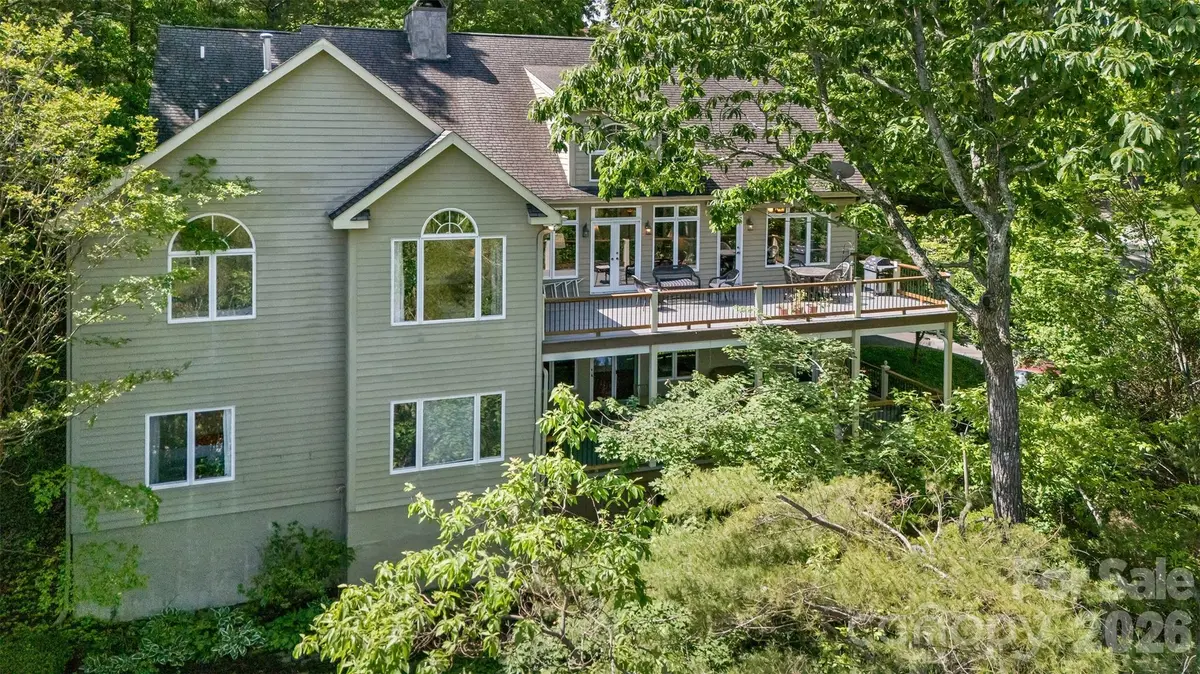 25 Windsong DR, Fairview, NC 28730