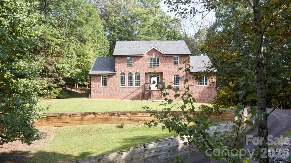 1064 Skye DR, Pisgah Forest, NC 28768