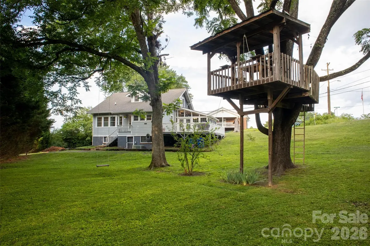 102 Cuthberson ST, Morganton, NC 28655