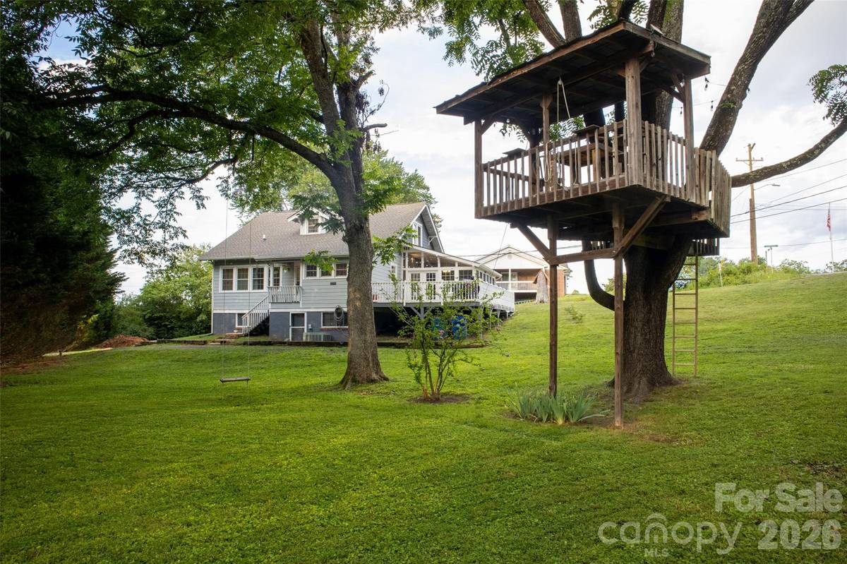 102 Cuthberson ST, Morganton, NC 28655