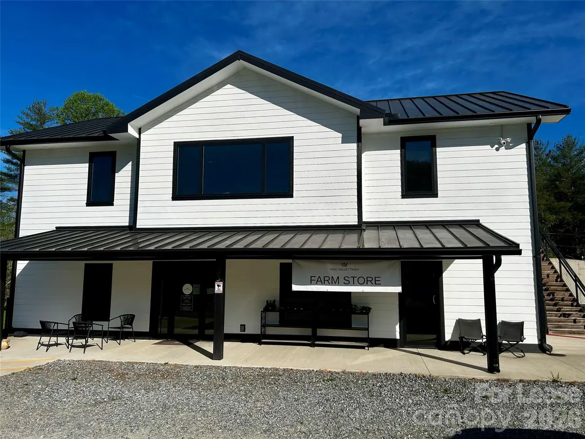 23 Shoals Falls RD, Hendersonville, NC 28739