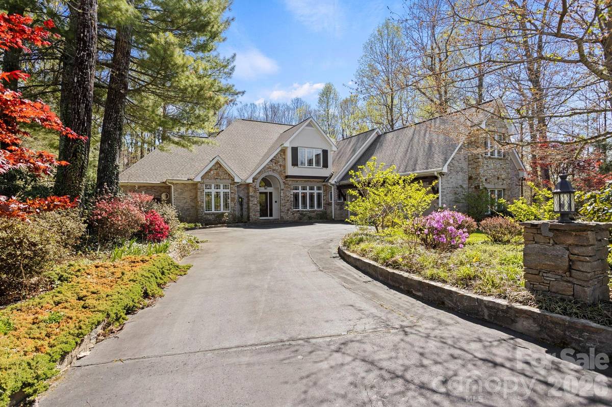106 Farwood CT, Flat Rock, NC 28731