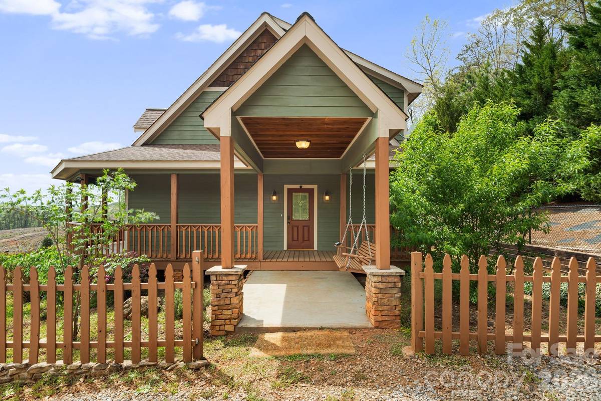 2011 Edgerton RD, Mill Spring, NC 28756