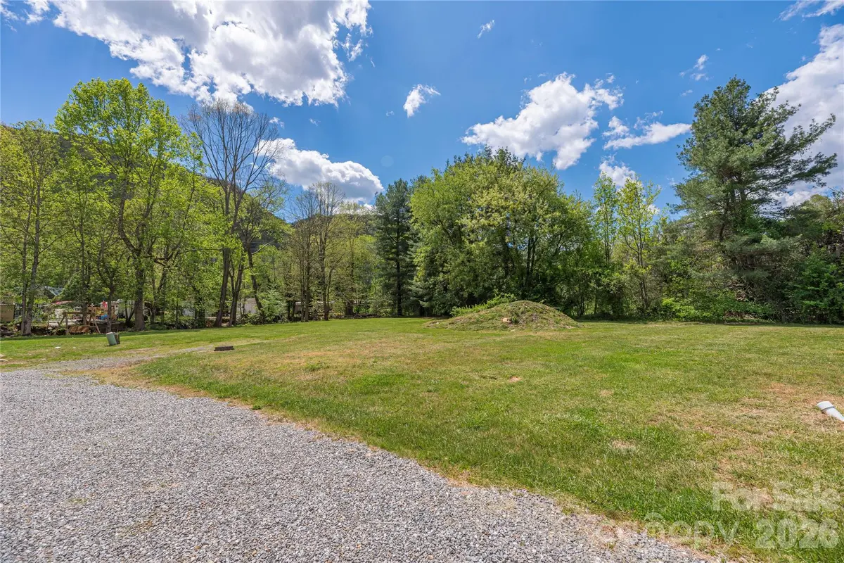 600 Sophie RD, Maggie Valley, NC 28751