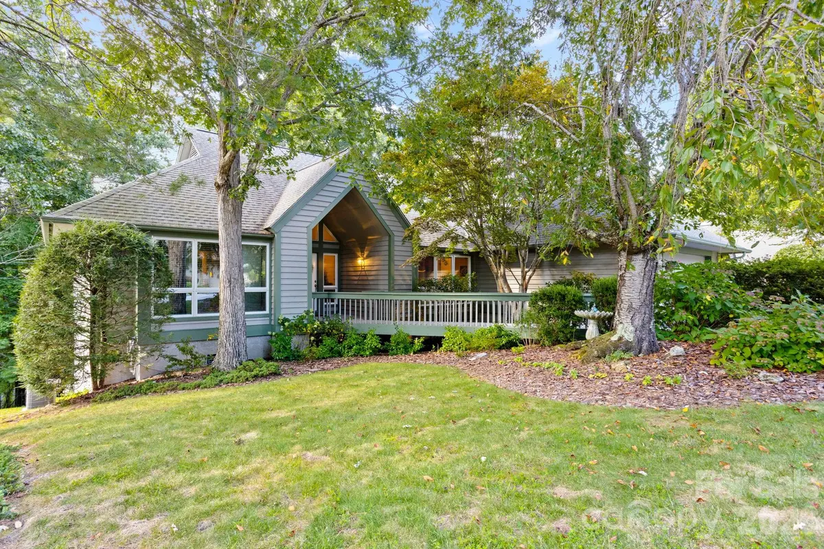 128 Forest View DR, Flat Rock, NC 28731