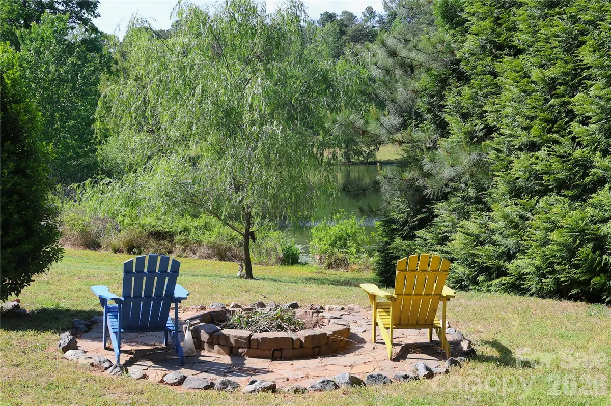 2325 Perry RD, Denver, NC 28037