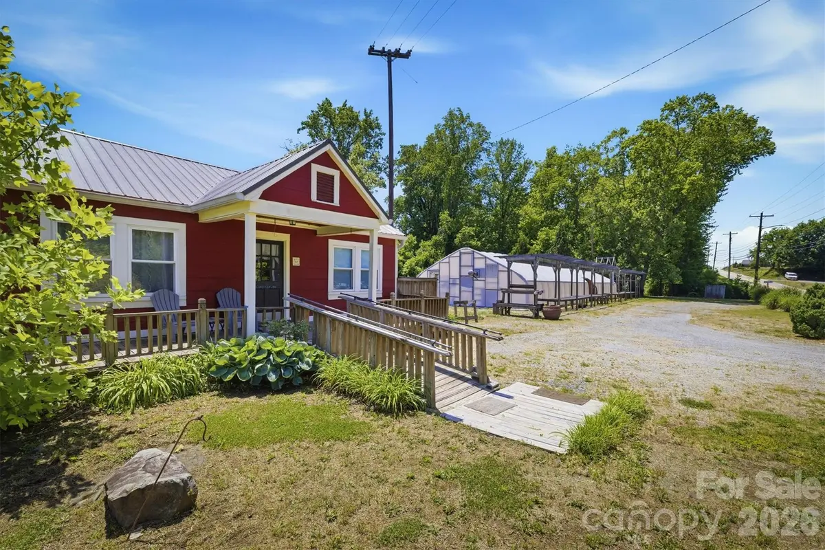 905 Carbon City RD, Morganton, NC 28655