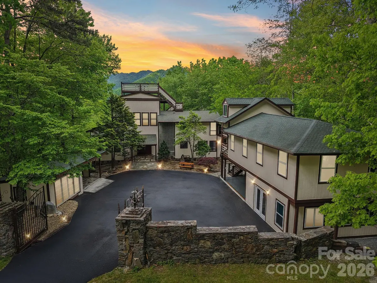 295 Dills RD, Bryson City, NC 28713