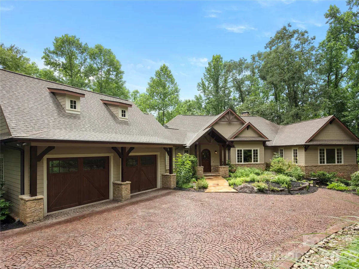 672 Walnut Valley Pkwy, Arden, NC 28704