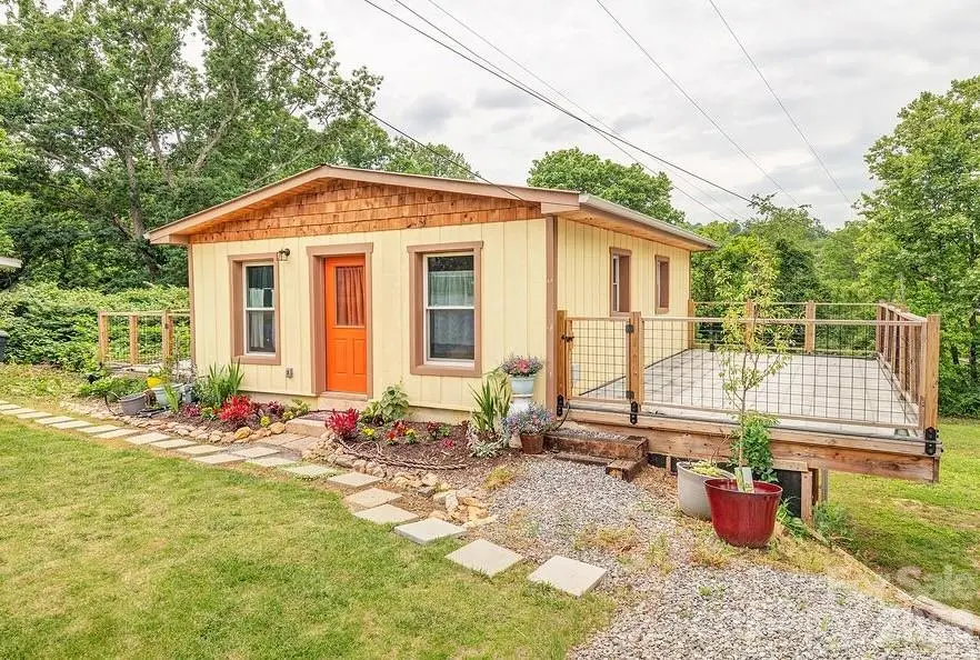 153 Vinewood CIR, Asheville, NC 28806