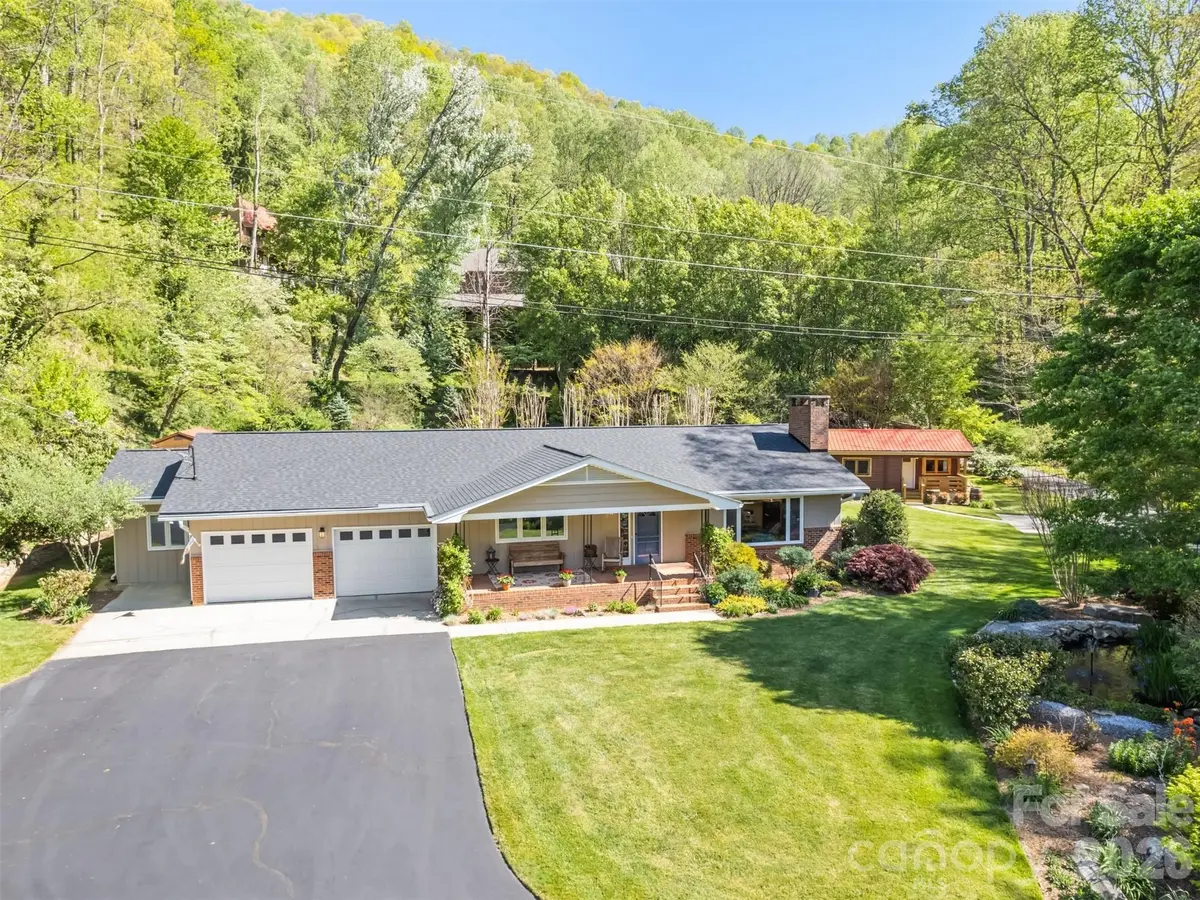 9 Golfview DR, Maggie Valley, NC 28751