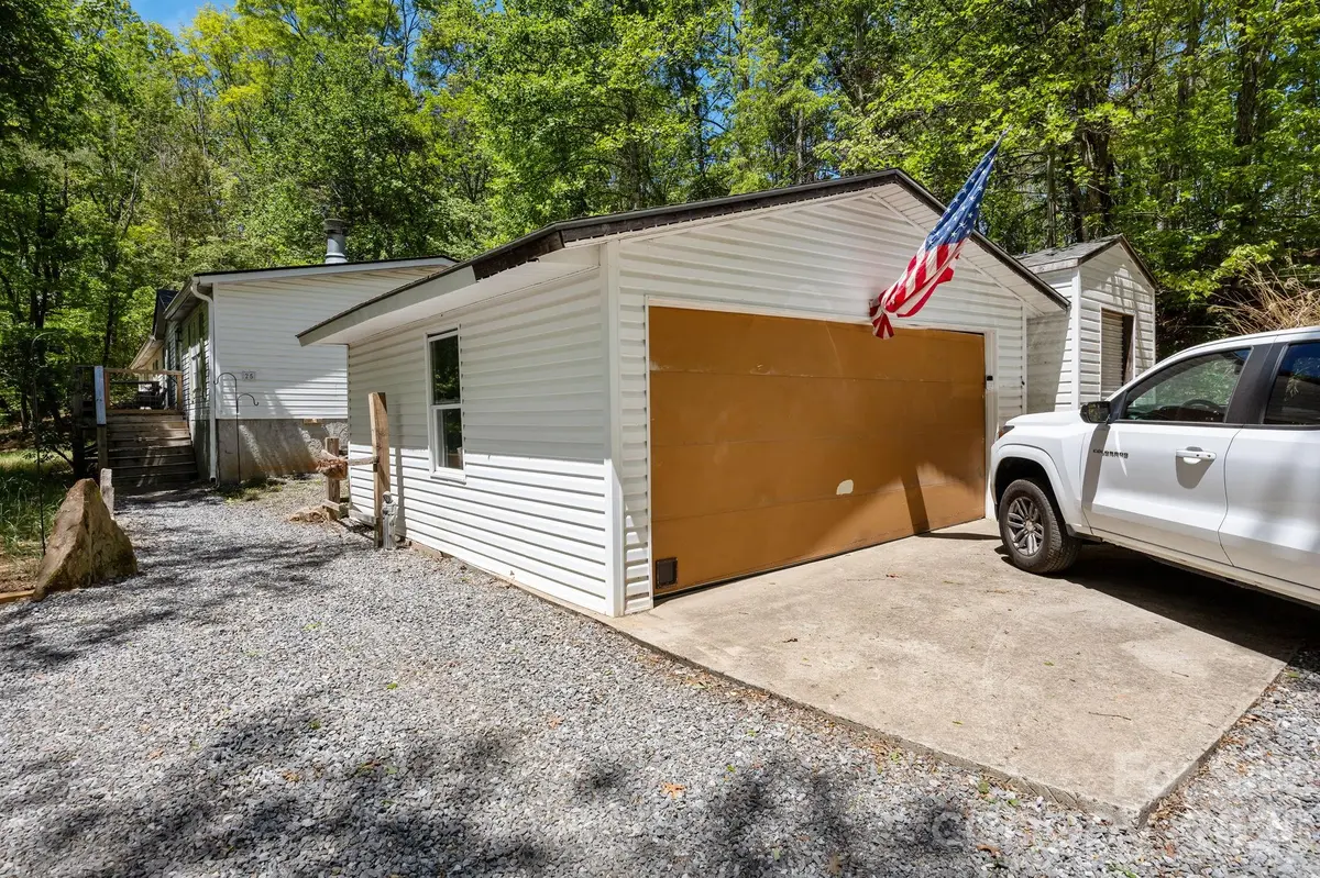 25 Weaver LN, Black Mountain, NC 28711