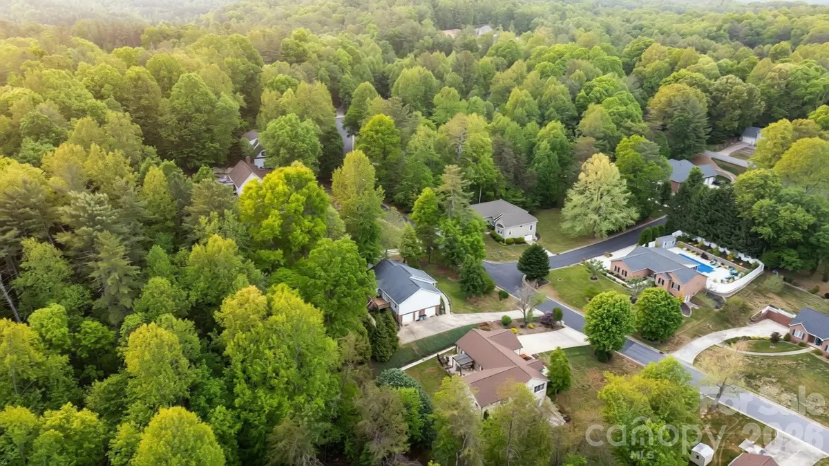 1011 Cambridge CT, Lenoir, NC 28645