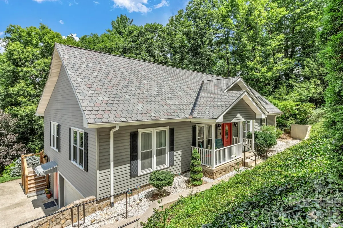153 Skyview CIR, Asheville, NC 28804