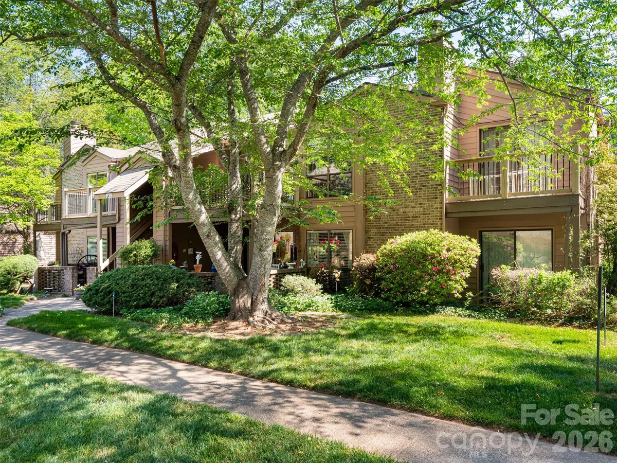 38 Ravencroft LN #E, Asheville, NC 28803