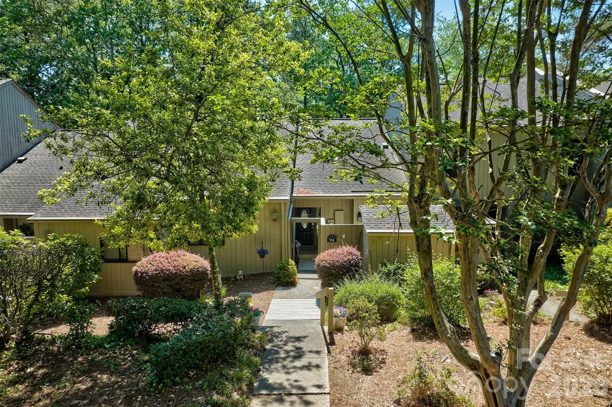 114 Pine Grove CIR, Lake Wylie, SC 29710