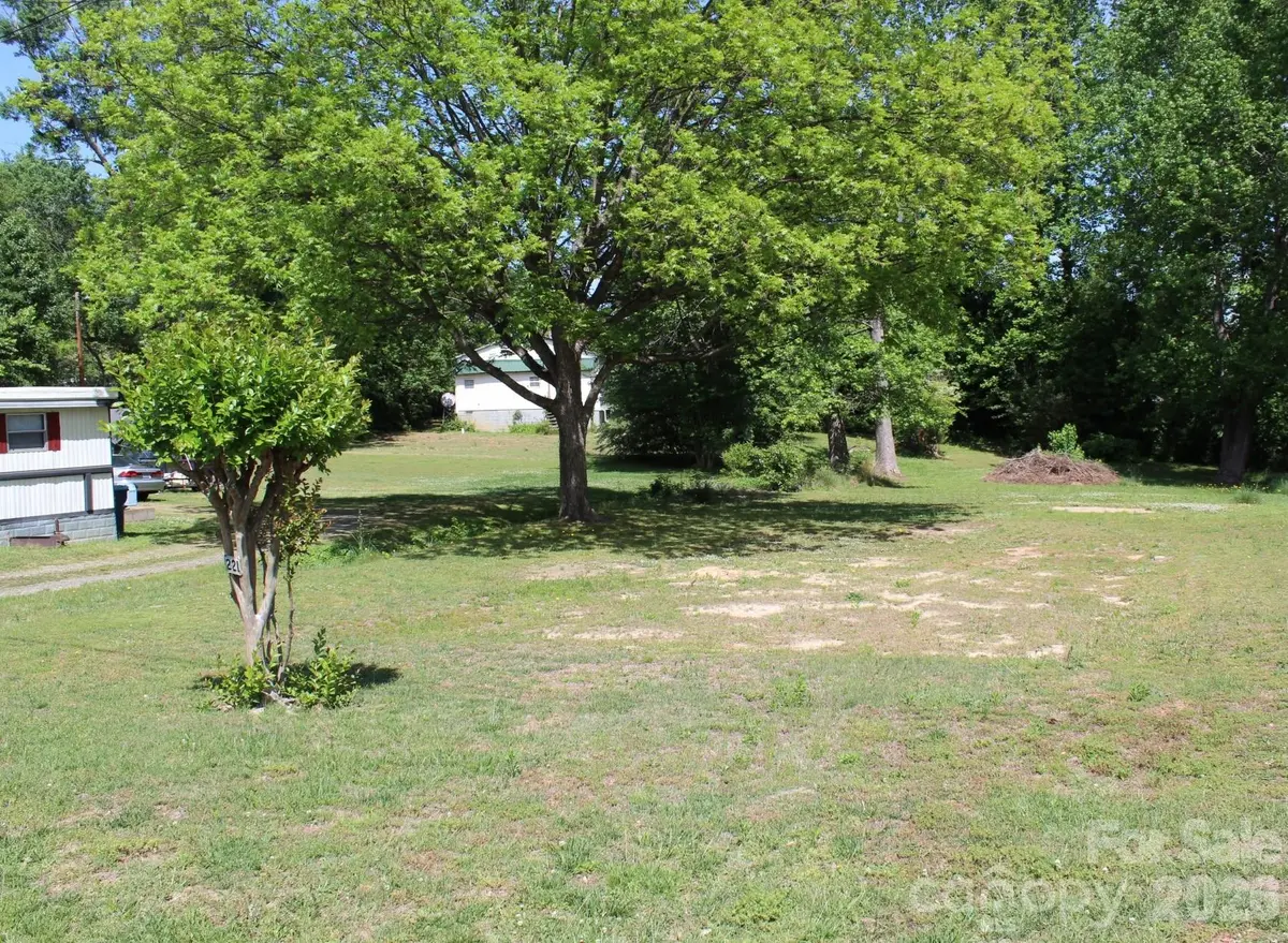 221 37th ST SW, Hickory, NC 28602