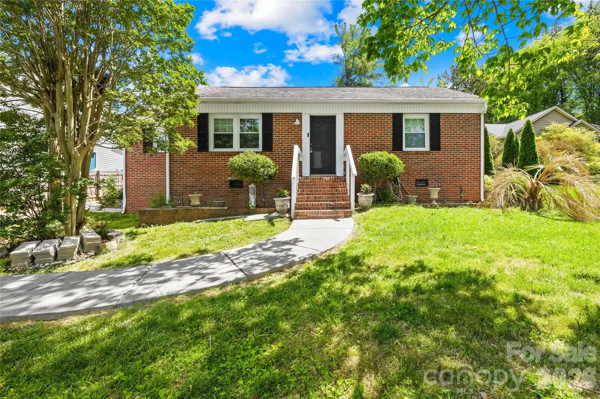 145 Driftwood DR, Mooresville, NC 28117