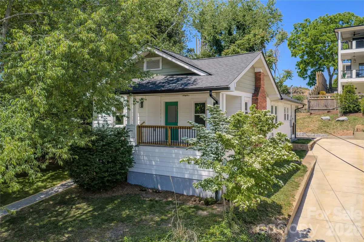 26 Henrietta ST, Asheville, NC 28801