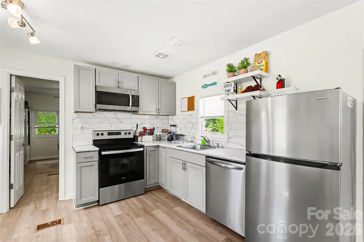 9937 Harwood LN, Charlotte, NC 28214