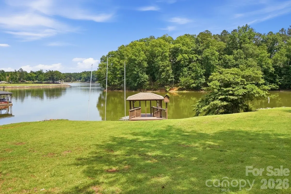 204 Bay Shore DR, Belmont, NC 28012