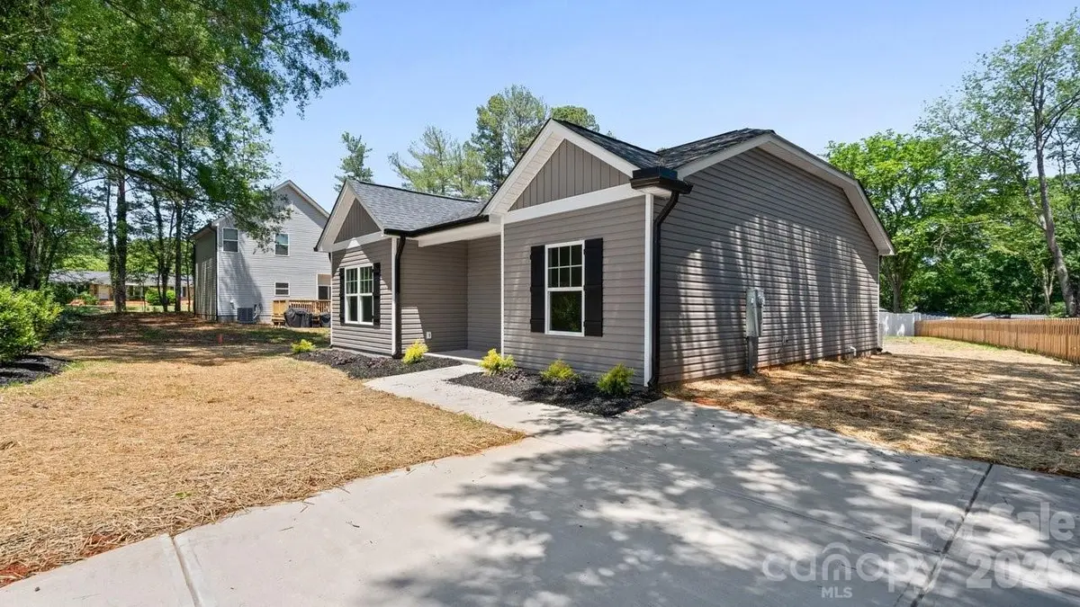 2160 Fieldcrest AVE, Gastonia, NC 28054