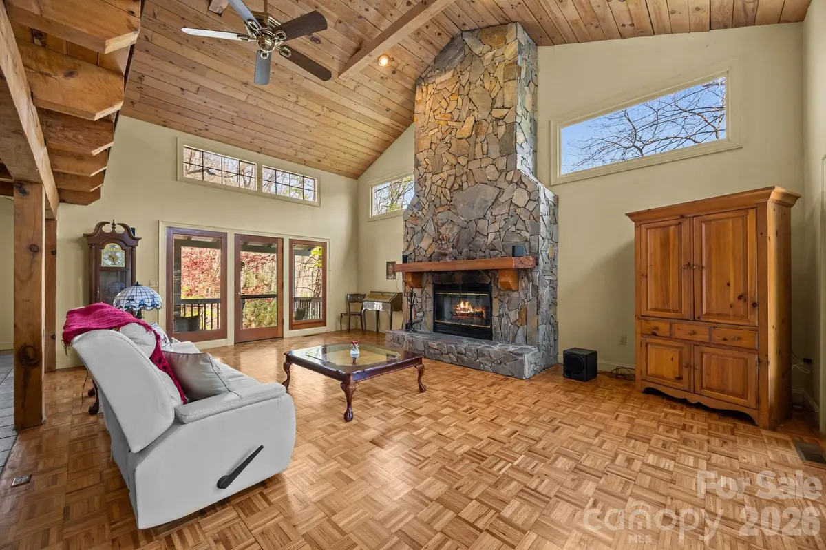 63 Chestnut Forest RD, Fairview, NC 28730