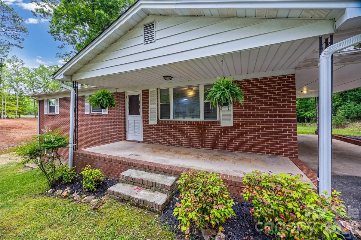 2380 Dixon RD, Belmont, NC 28012