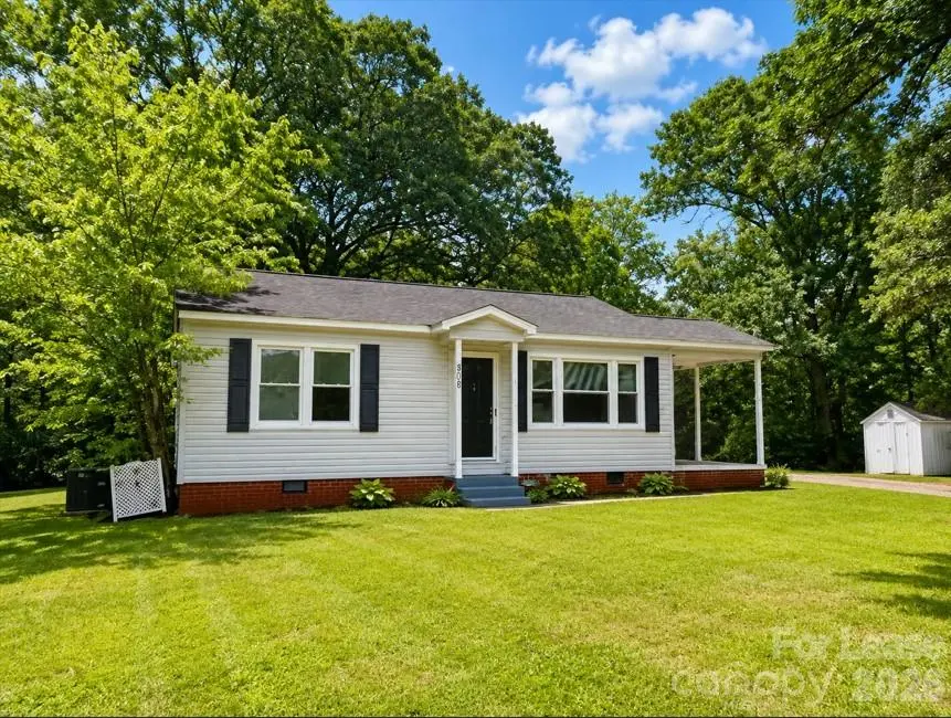 810 Mt Holly Huntersville RD, Charlotte, NC 28214