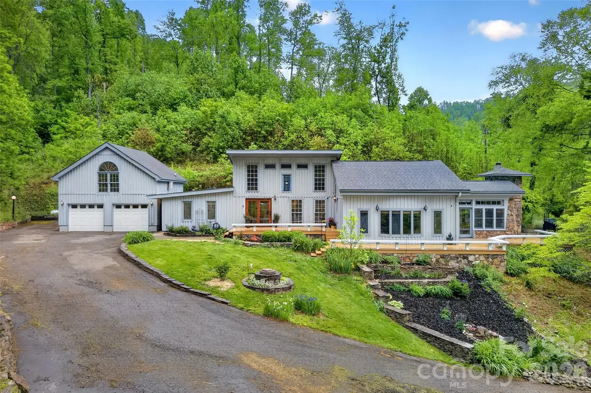 3068 S 226 HWY, Bakersville, NC 28705