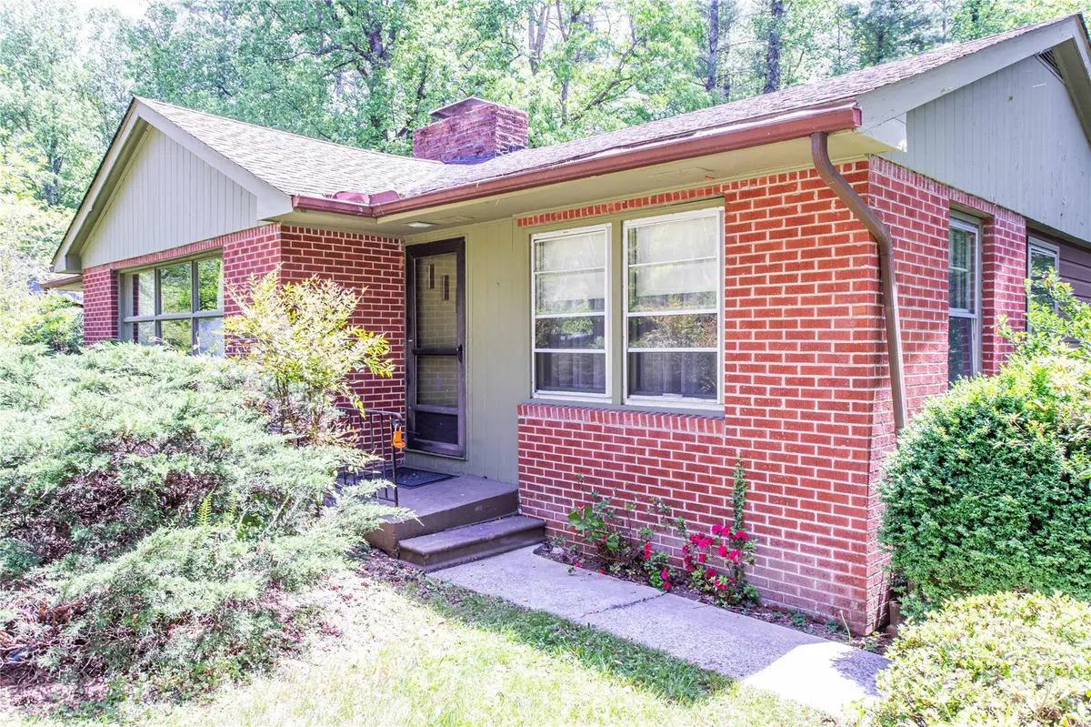 3004 Kanuga RD, Hendersonville, NC 28739