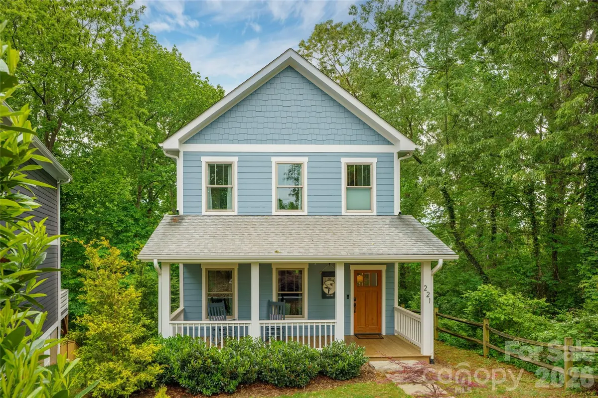 221 Courtland PL, Asheville, NC 28801