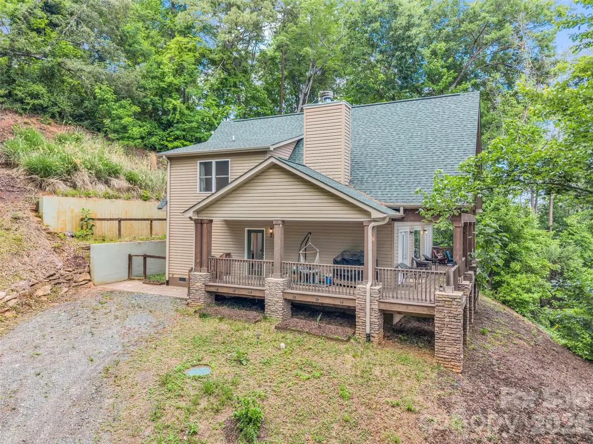 227 Snug Harbor CIR, Lake Lure, NC 28746