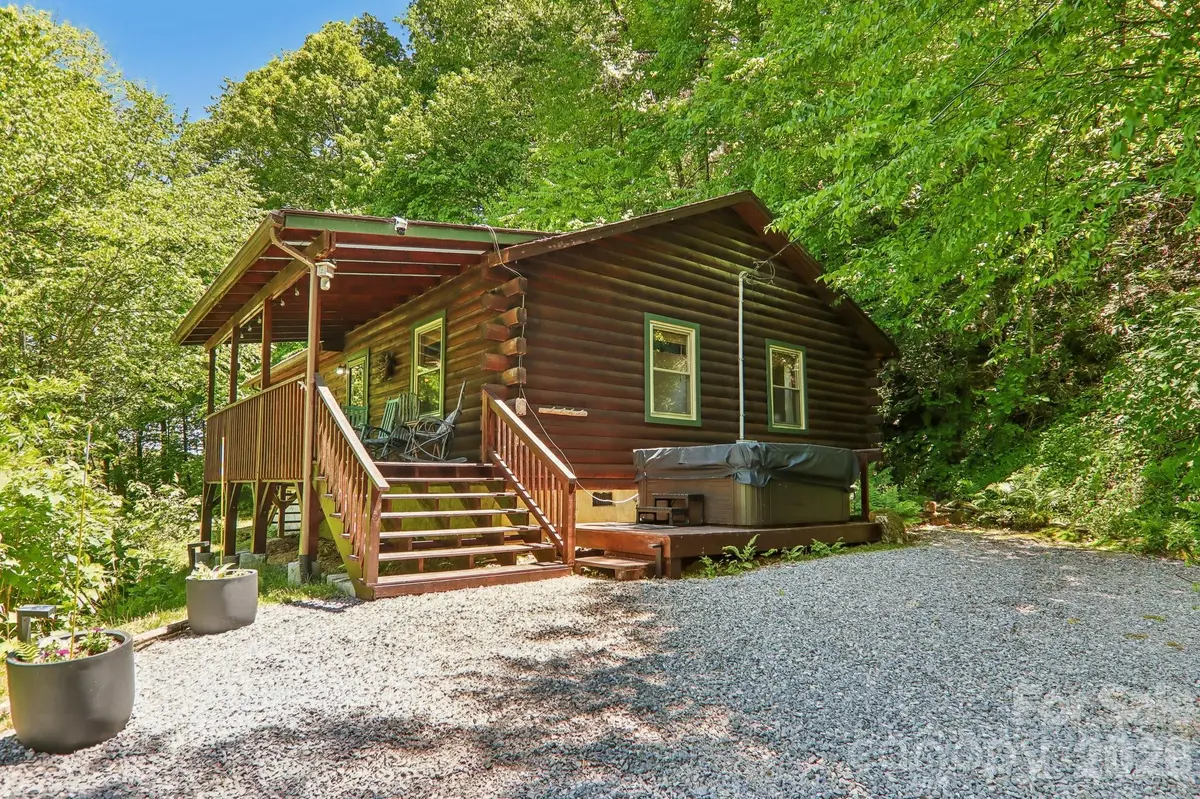 152 Trails End LN, Maggie Valley, NC 28751