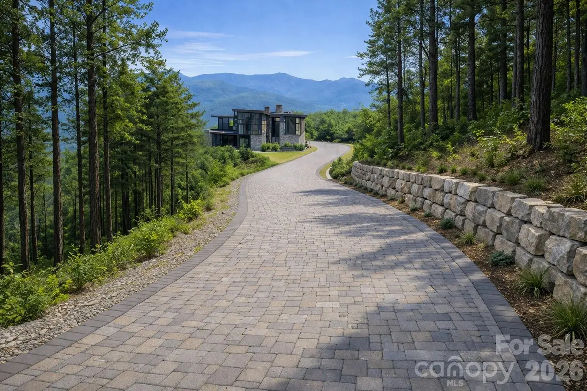 9997 Southcliff Pkwy, Fairview, NC 28730