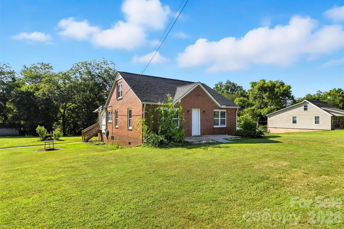 3544 6th Street DR NW, Hickory, NC 28601