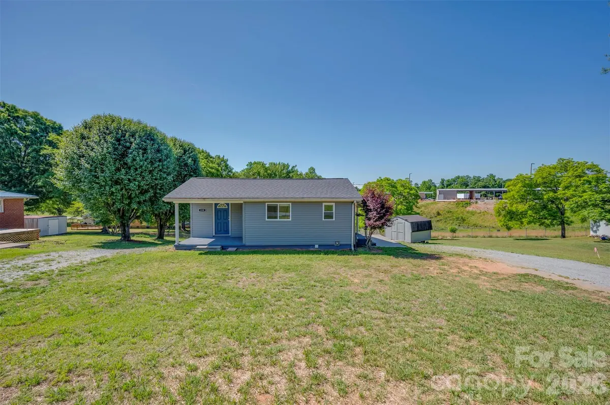 220 Roberson RD, Forest City, NC 28043