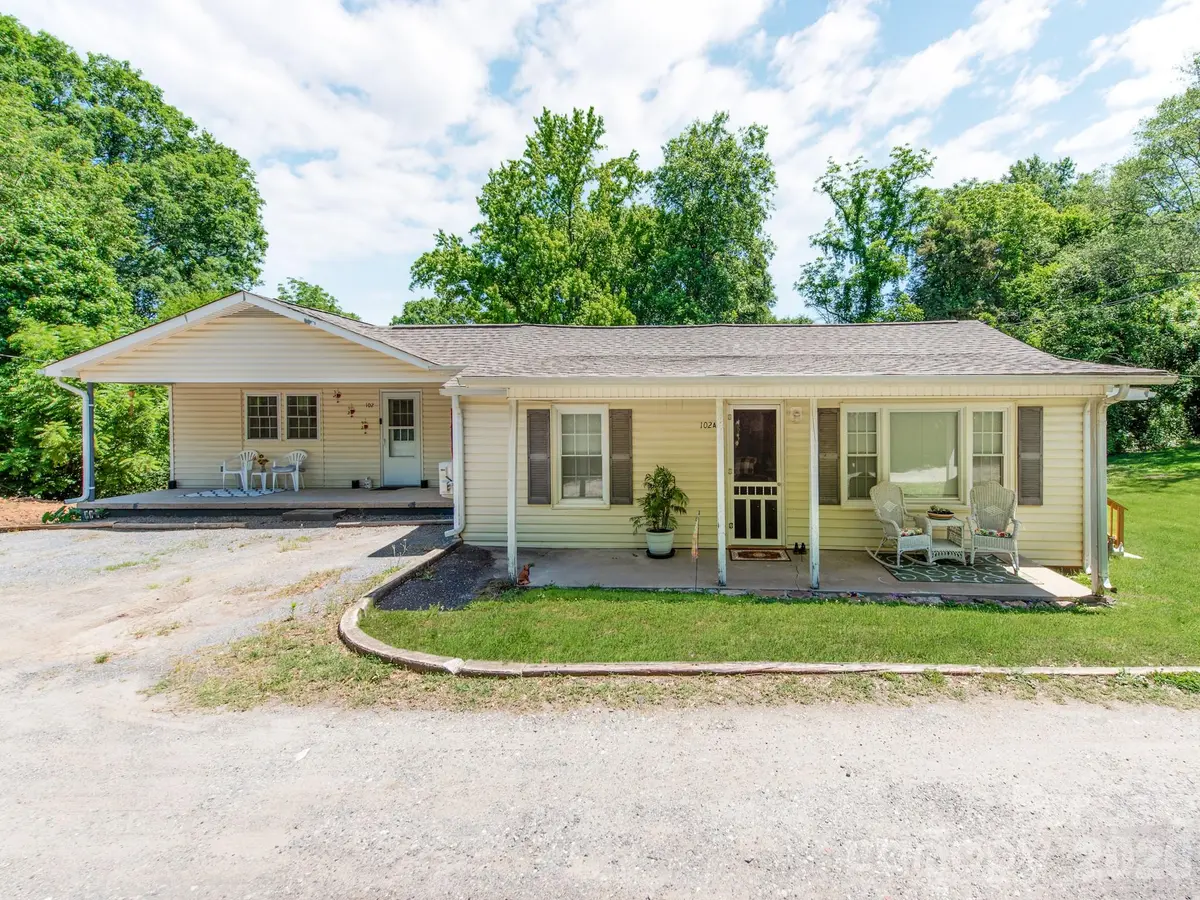 102 Lanier ST, Mount Holly, NC 28120
