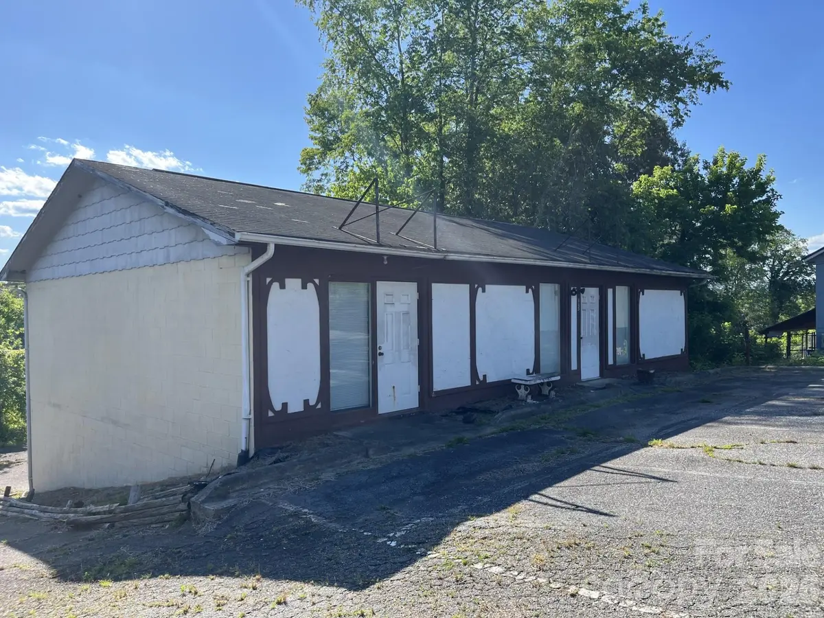 803,805 W Fleming DR, Morganton, NC 28655