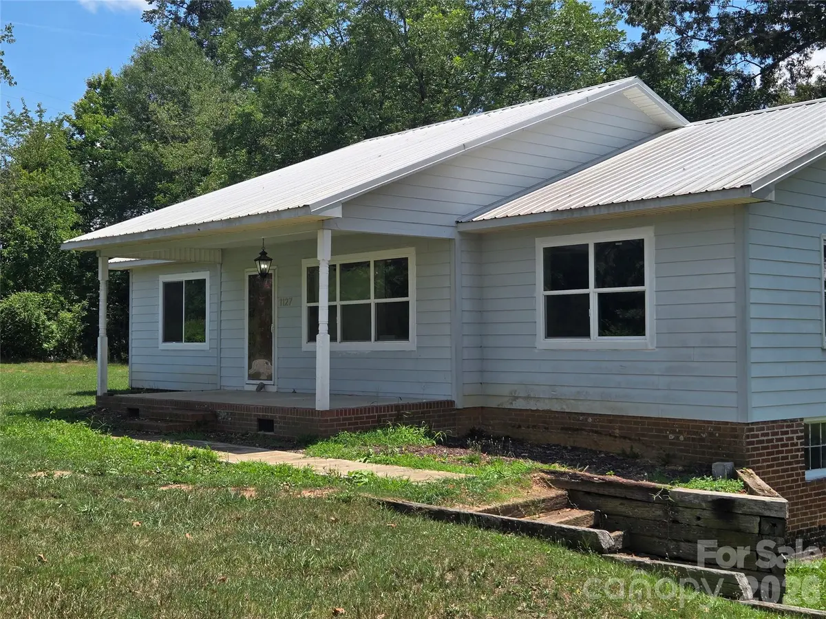 1127 N Mountain ST, Blacksburg, SC 29702
