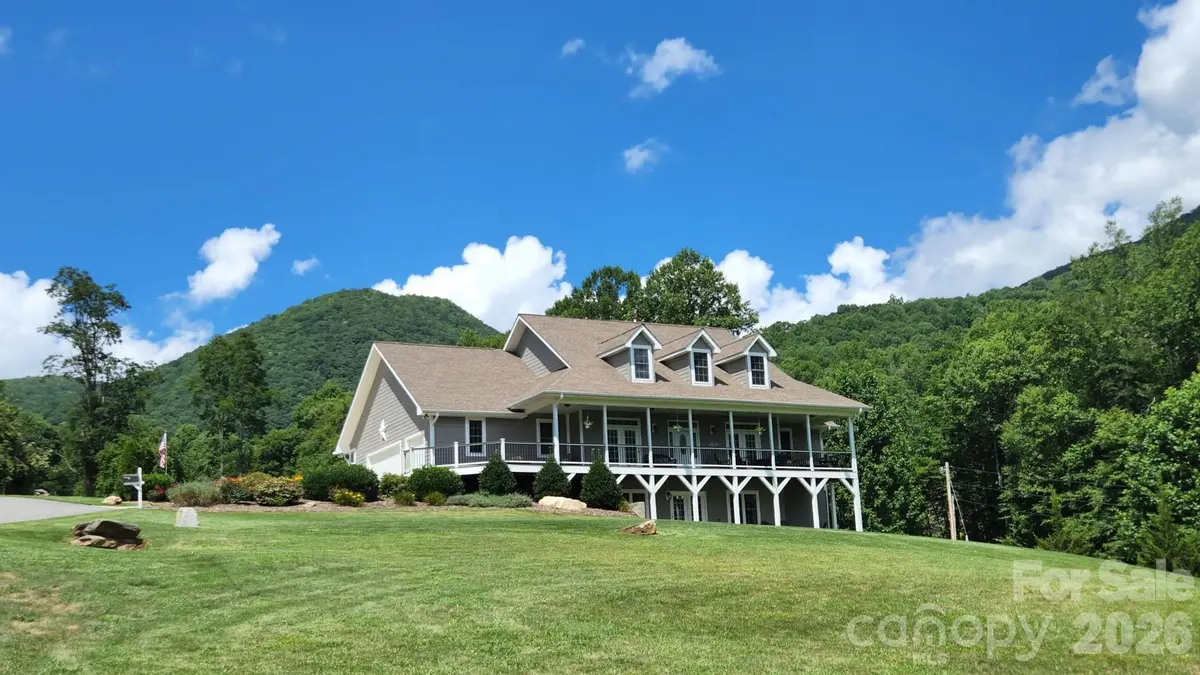 96 Buckeye Branch DR, Clyde, NC 28721