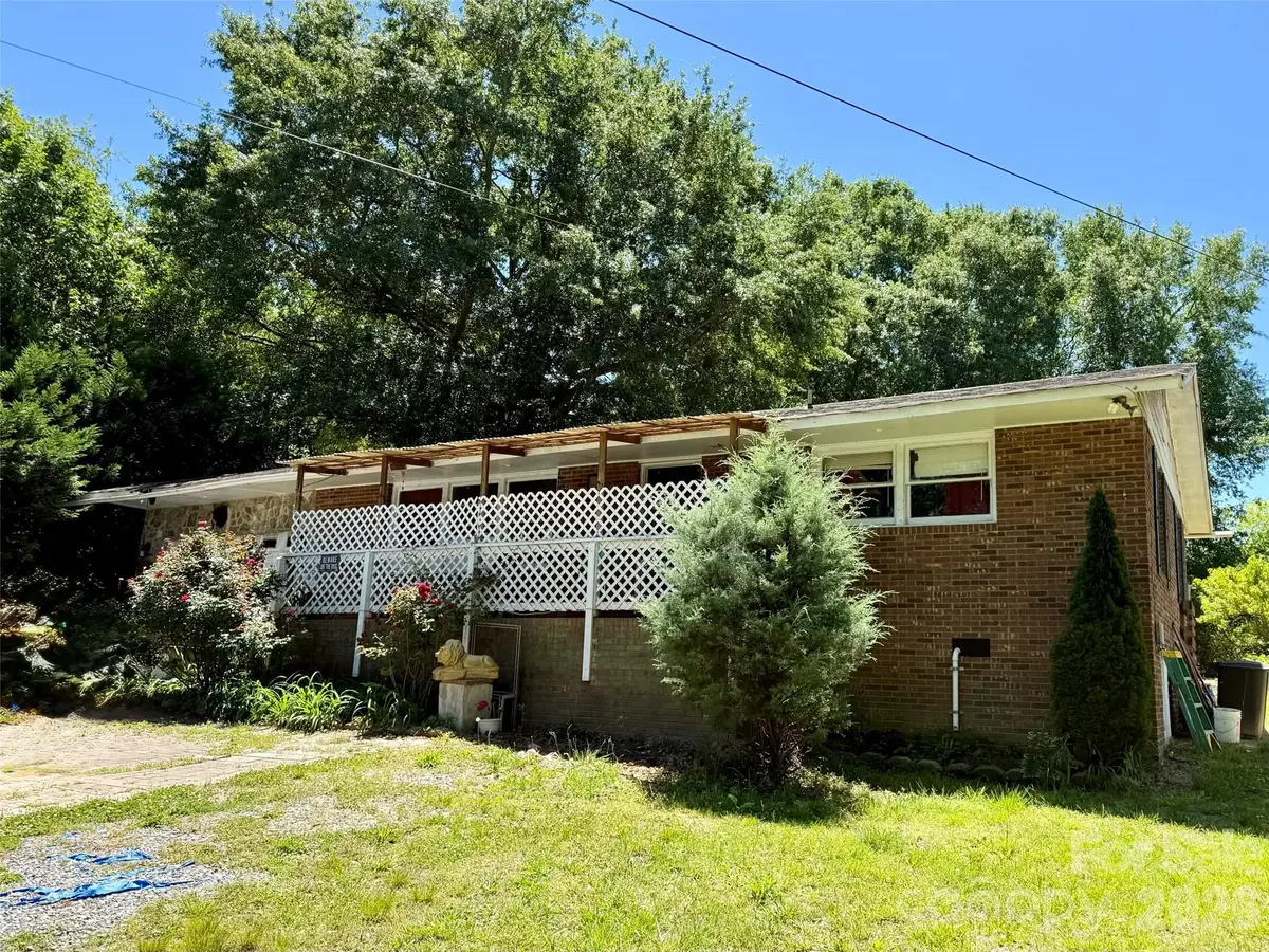 2607 Crescent LN, Gastonia, NC 28052