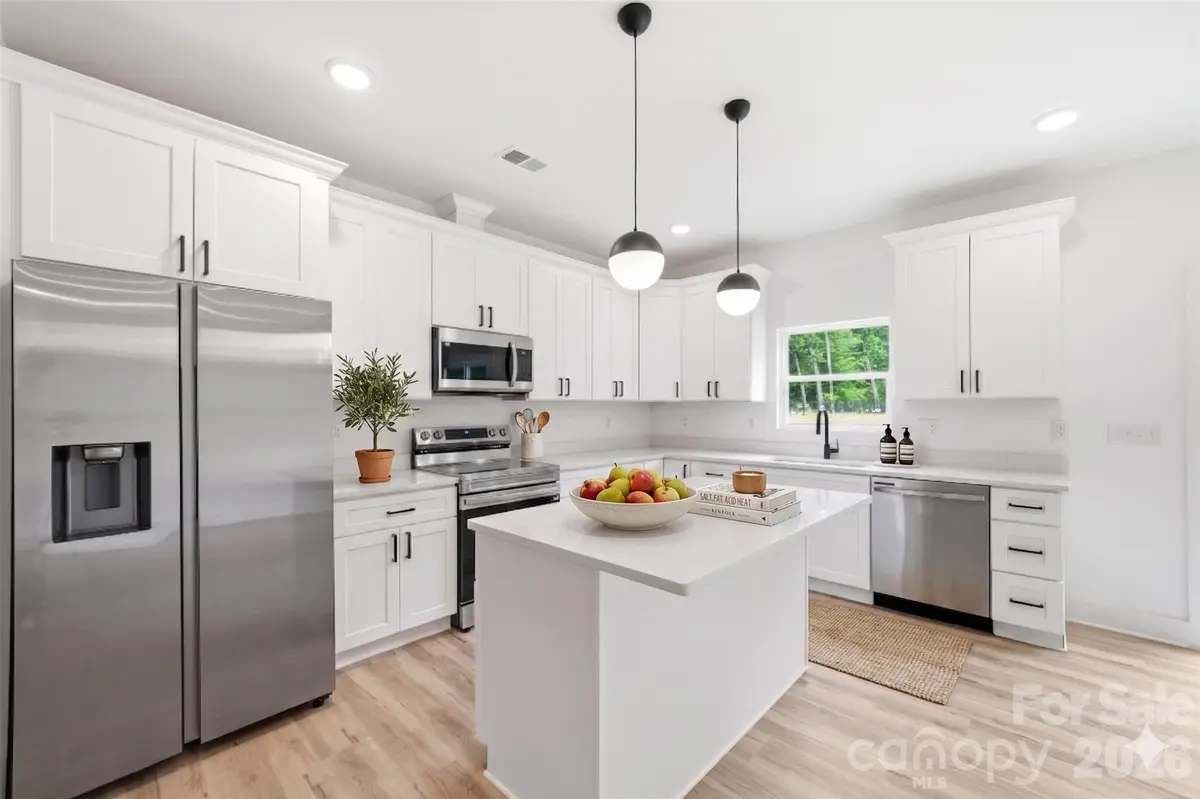 3272 Fairview DR, Gastonia, NC 28052