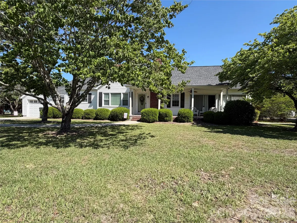 202 W Stevens DR, Kershaw, SC 29067