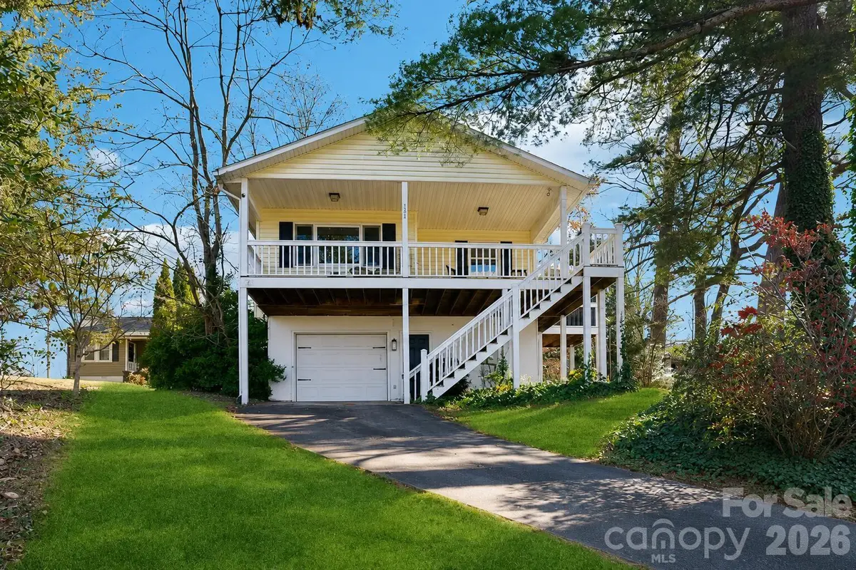 121 Oak TER, Arden, NC 28704