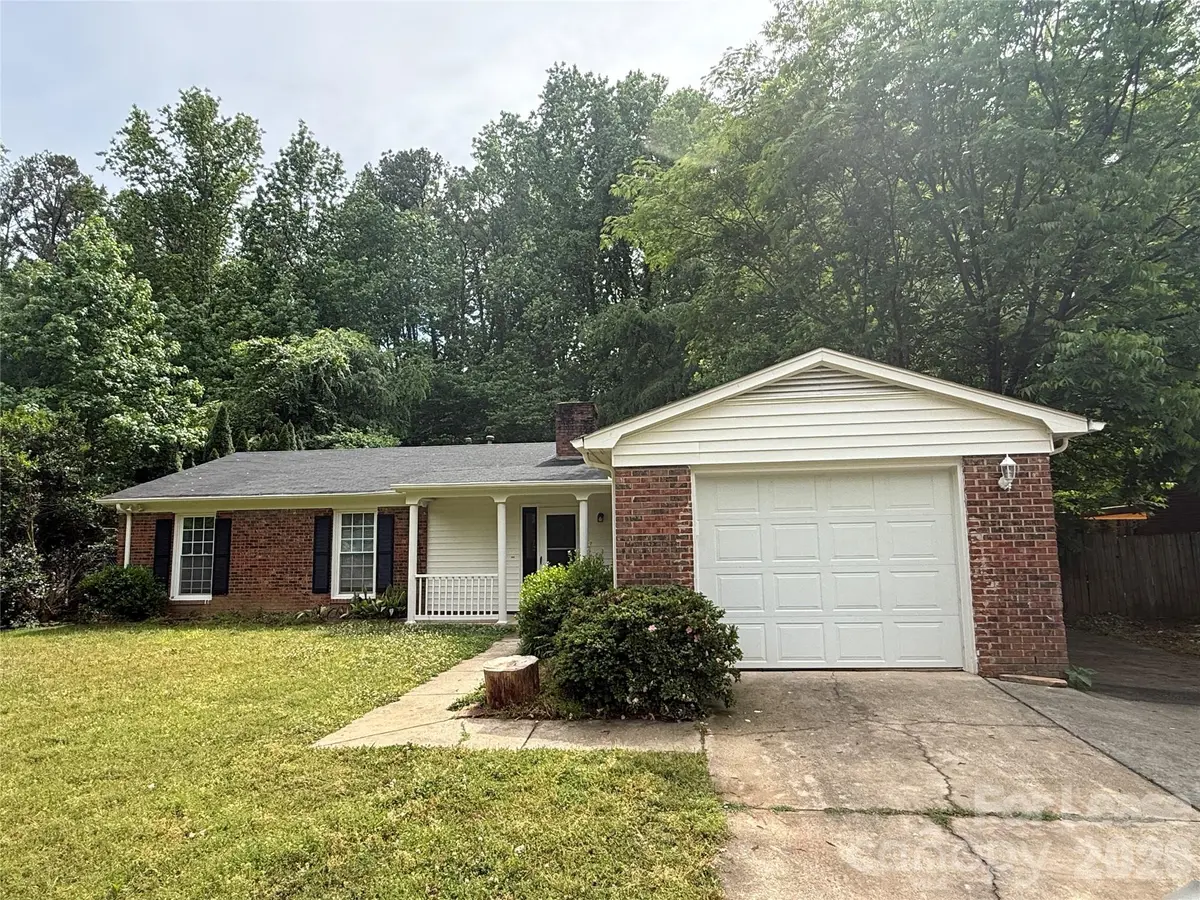 6341 Round Hill RD, Charlotte, NC 28211