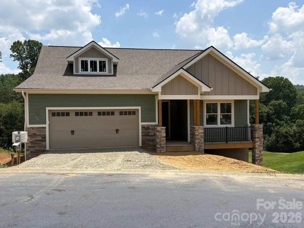148 Triple Fairways DR, Hendersonville, NC 28739