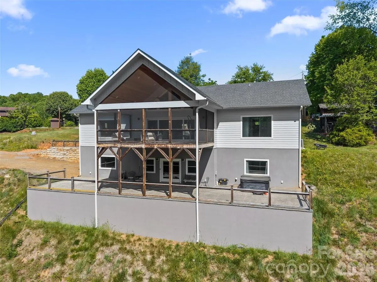 123 Israel RD, Candler, NC 28715