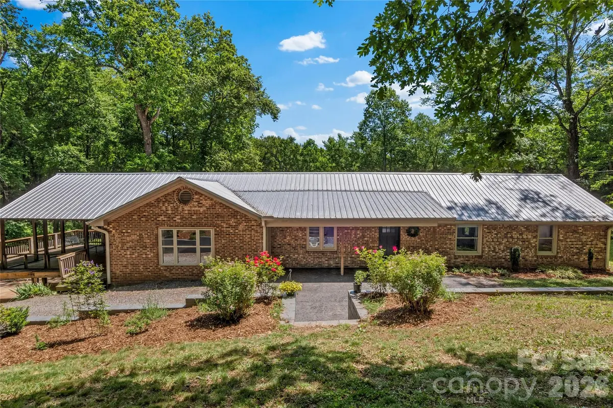 142 Pioneer RD, Harmony, NC 28634